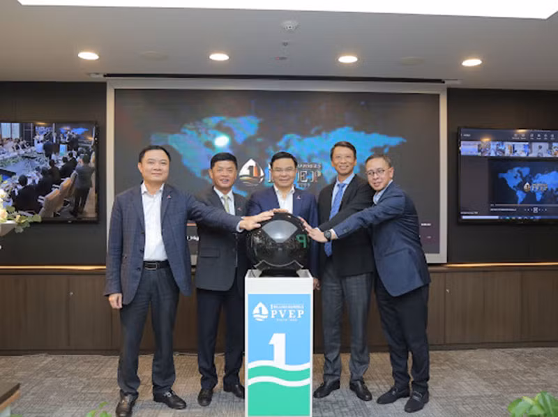 Lãnh đạo Petrovietnam tại sự kiện PVEP đạt mốc khai thác 1 tỷ thùng dầu.