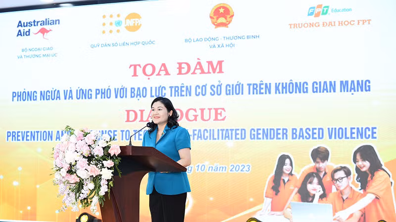 Thứ trưởng Lao động - Thương binh và Xã hội Nguyễn Thị Hà phát biểu tại tọa đàm. (Ảnh: Ban tổ chức) Thứ trưởng Lao động - Thương binh và Xã hội Nguyễn Thị Hà phát biểu tại tọa đàm. (Ảnh: Ban tổ chức)