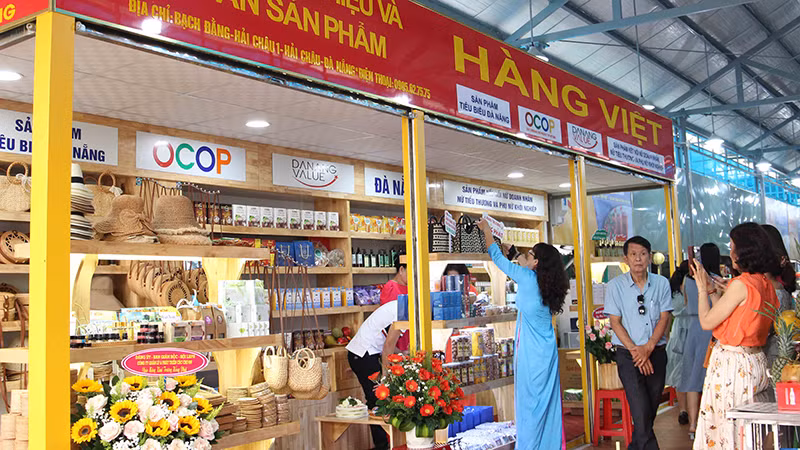 Điểm giới thiệu và bán sản phẩm hàng Việt, OCOP tại chợ Hàn.