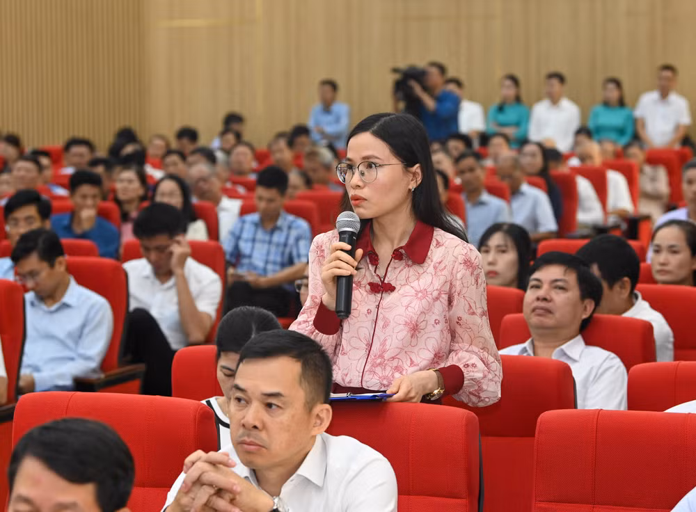 Cử tri Nguyễn Ngọc Hải tham gia ý kiến về sửa đổi quy định về biển đảo.