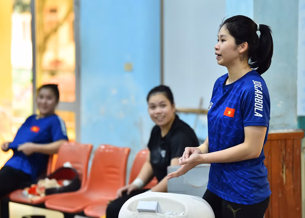 Phần lớn các vận động viên Cử tạ tham dự SEA Games 32 còn khá trẻ. Đối với họ cơ hội được có mặt trong ngày hội thể thao khu vực là động lực lớn nhất để họ quyết tâm vượt lên chính mình trong các buổi tập.