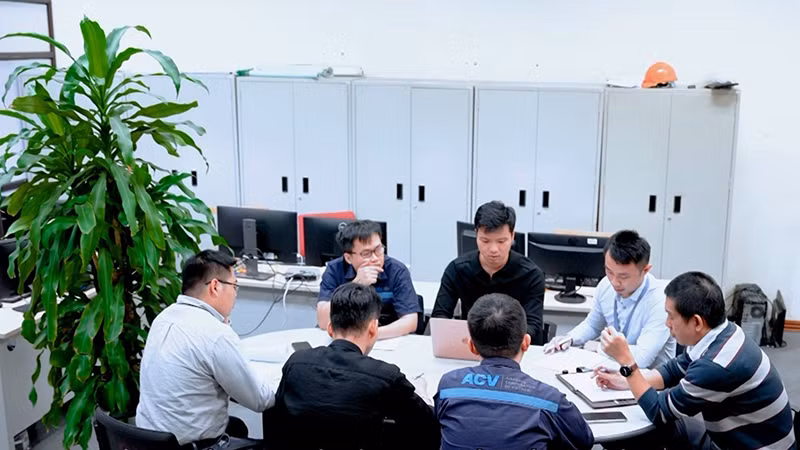 Nhóm kỹ sư - Trung tâm Khai thác ga Nội Bài.