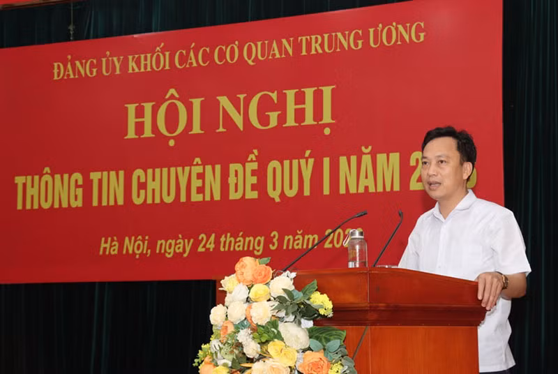 Phó Bí thư Đảng ủy Khối các cơ quan Trung ương Lại Xuân Lâm kết luận hội nghị.