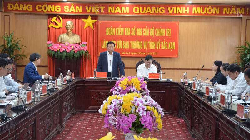 Đồng chí Nguyễn Xuân Thắng kết luận buổi làm việc. (Ảnh: TUẤN SƠN)