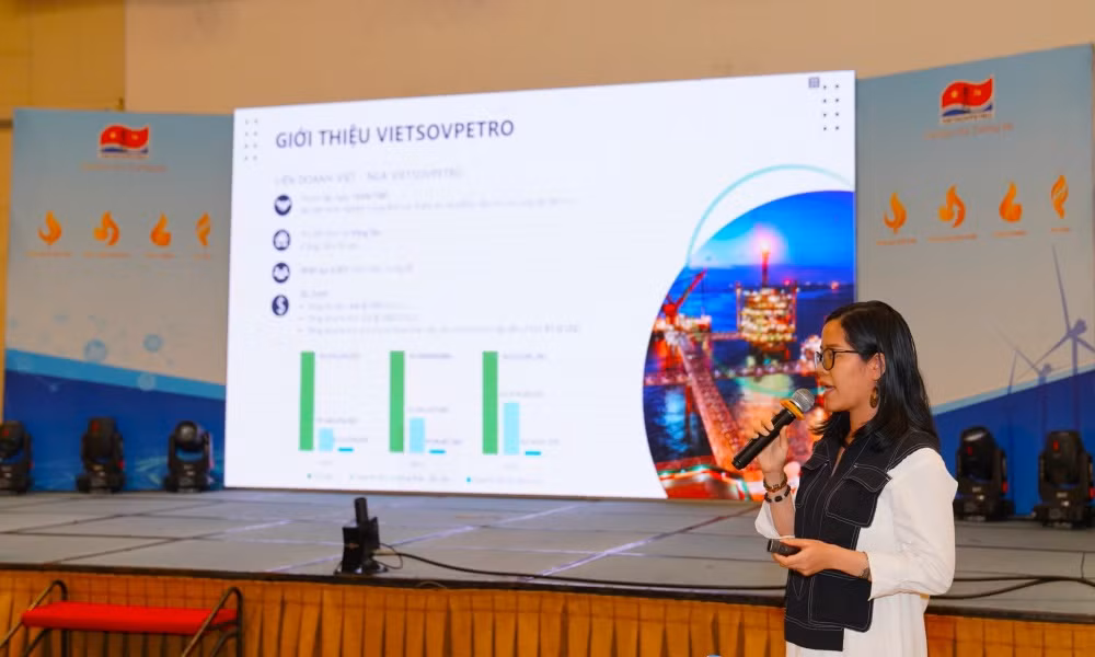 Kỹ sư Mai Phương Thảo, Phòng Tiếp thị - Dịch vụ, giới thiệu Chuỗi cung ứng của Vietsovpetro về điện gió ngoài khơi.