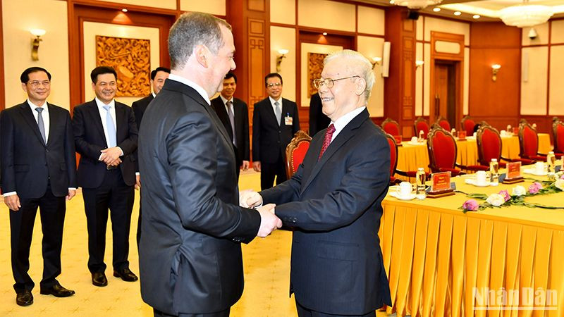Tổng Bí thư Nguyễn Phú Trọng đón Chủ tịch Đảng Nước Nga Thống nhất, Phó Chủ tịch Hội đồng An ninh Liên bang Nga Dmitry Medvedev.