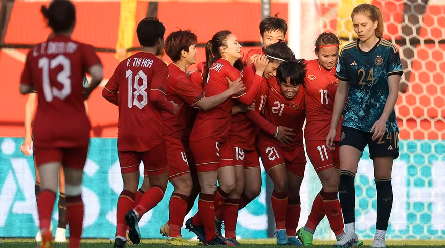 Tuy nhiên, trước khi trận đấu khép lại, Đội tuyển Việt Nam cũng có bàn thắng sau pha dứt điểm quyết đoán của Thanh Nhã. (Nguồn: DFB)