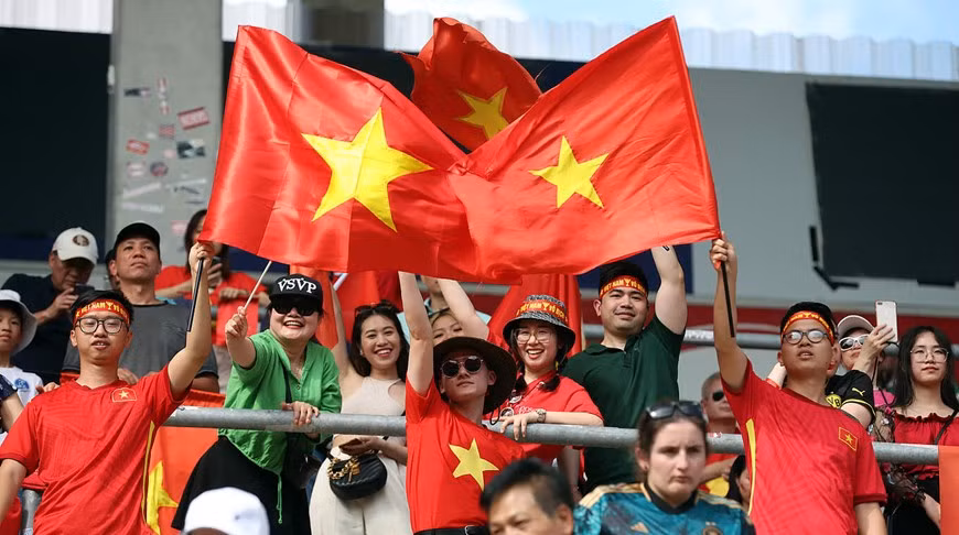 ...và rất đông cộng đồng người Việt đang sinh sống bên Đức. (Nguồn: DFB)