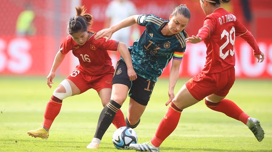 Sau đó, đội bóng số 2 thế giới tiếp tục chơi lấn lướt trước Việt Nam. (Nguồn: DFB)