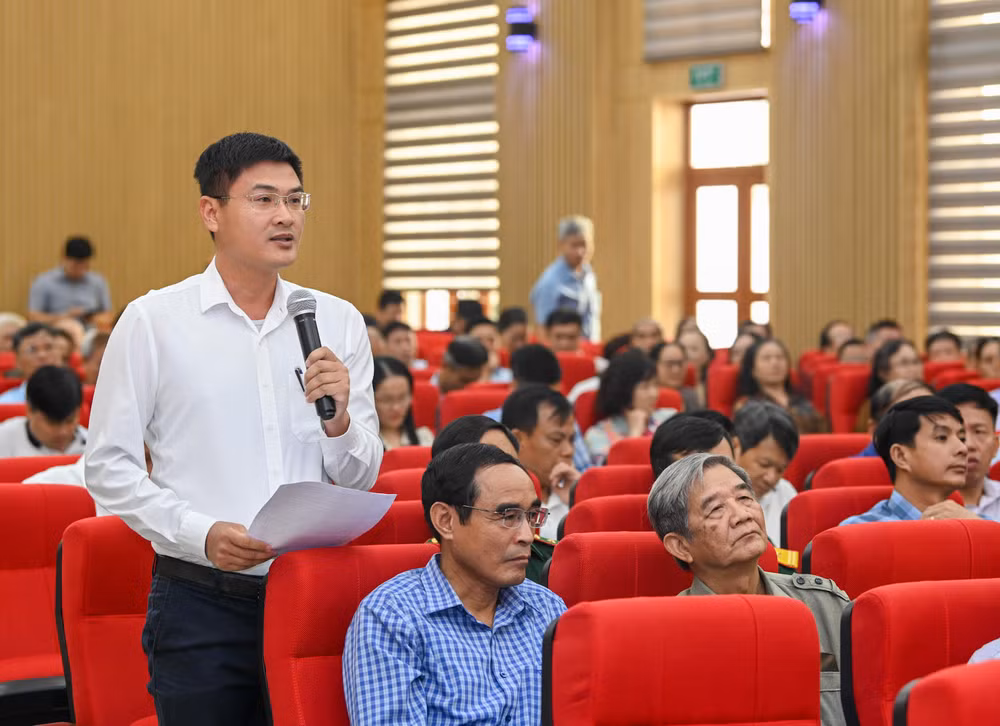 Cử tri Lê Đức Hợp tham gia ý kiến về phát triển du lịch.