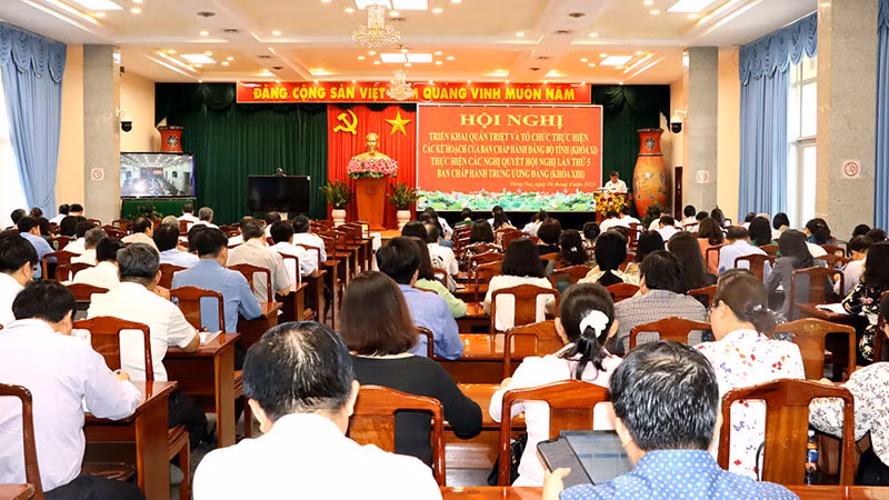 Quang cảnh hội nghị tại điểm cầu chính ở trụ sở Tỉnh ủy Đồng Nai.