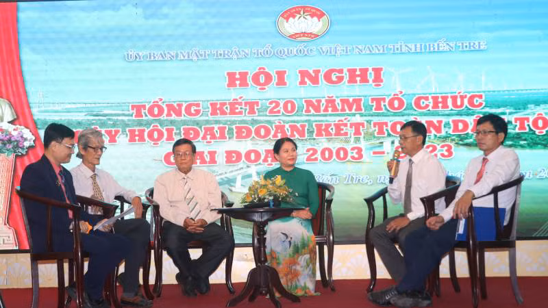 Cá nhân tiêu biểu tham gia giao lưu trong hội nghị.