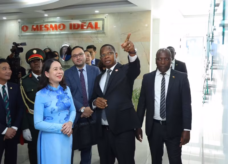 Phó Chủ tịch nước Võ Thị Ánh Xuân thăm trụ sở Đảng FRELIMO.