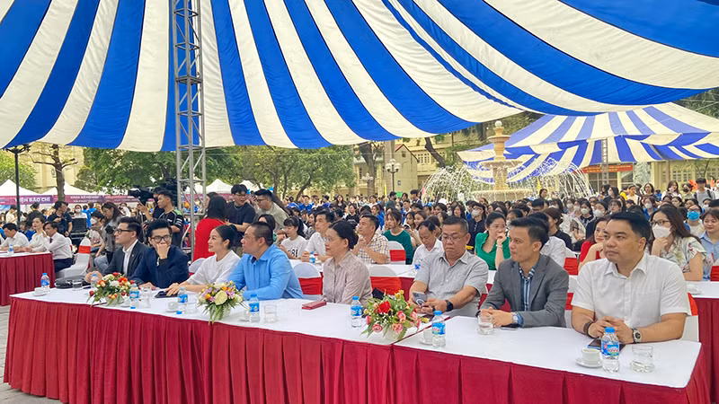 Đại biểu tham dự Ngày hội Tư vấn tuyển sinh, hướng nghiệp AJC Open Day 2023.