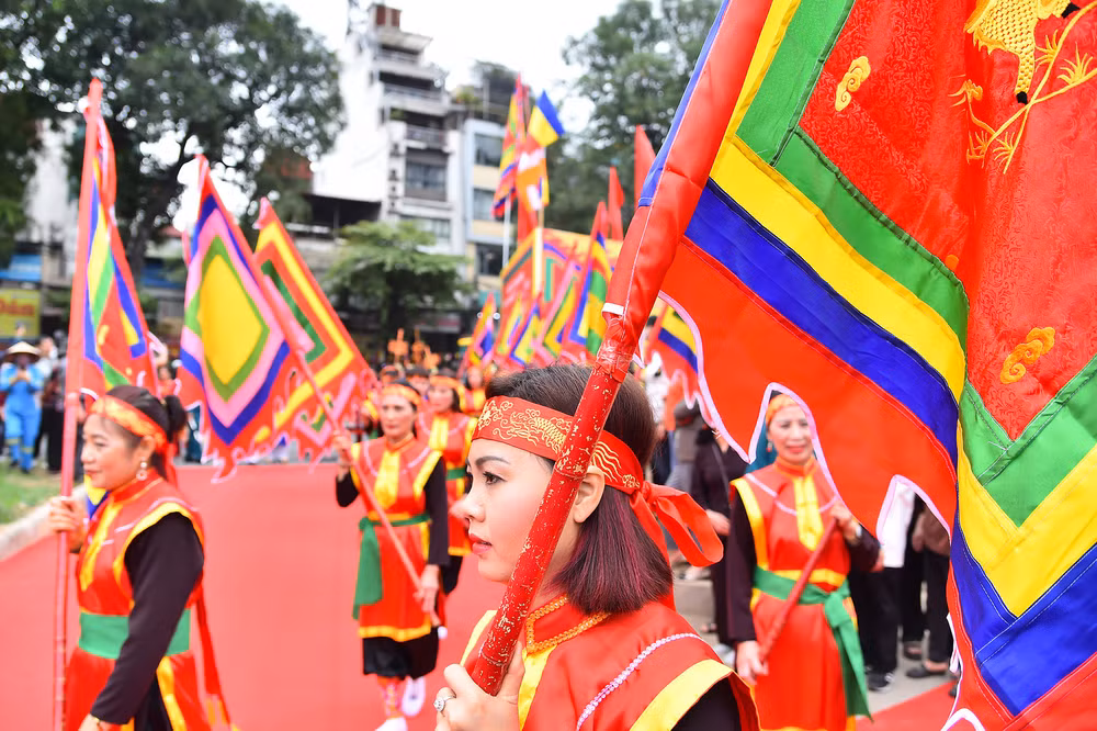 Xưa kia, lễ hội thường được tổ chức trong 10 ngày, được các ngôi làng Láng Thượng, Trung, Hạ cùng chung tay thực hiện. Hiện nay, hội được tổ chức gọn trong 3 ngày, từ ngày 6-8/3 âm lịch.