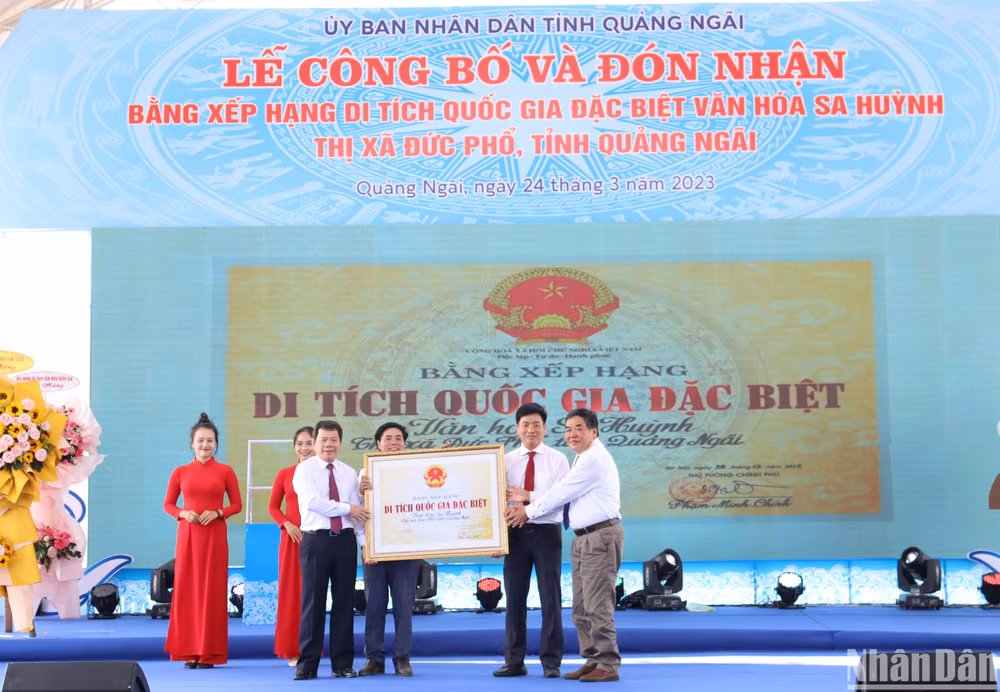Quảng Ngãi vinh dự đón nhận Bằng xếp hạng di tích quốc gia đặc biệt Văn hóa Sa Huỳnh.