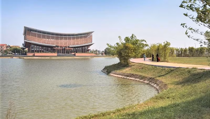 Đặc sắc nhà hát mới ở trong làng cổ ảnh 3