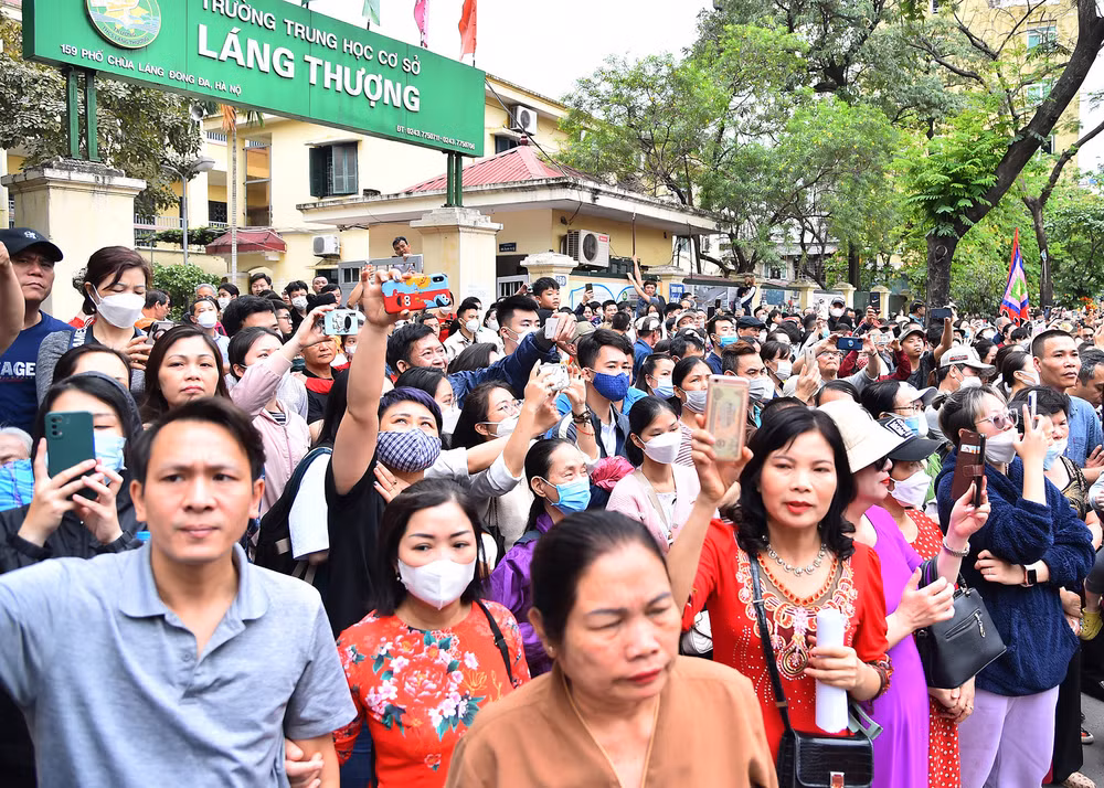 Lễ hội chùa Láng không chỉ quy tụ người dân trong vùng mà còn thu hút đông đảo du khách từ nhiều địa phương về dự, được coi là lễ hội “liên vùng” có khả năng ảnh hưởng và lan tỏa các giá trị văn hóa truyền thống cao quý của dân tộc.