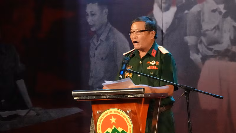 Đồng chí Trần Minh Xiêm, Phó Ban Thường trực Ban liên lạc truyền thống Trường Sơn Đường Hồ Chí Minh Thành phố Hồ Chí Minh phát biểu khai mạc.