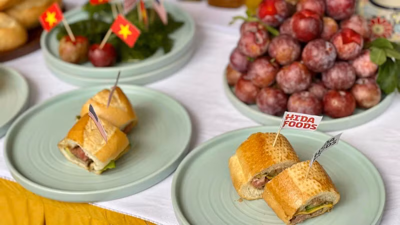 Món bánh mỳ đặc trưng của người Việt được giới thiệu tại ngày hội. Món bánh mỳ đặc trưng của người Việt được giới thiệu tại ngày hội.