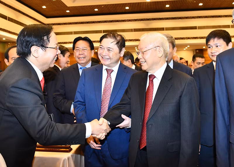 Tổng Bí thư Nguyễn Phú Trọng với các đại biểu dự lễ kỷ niệm. (Ảnh: ĐĂNG KHOA)