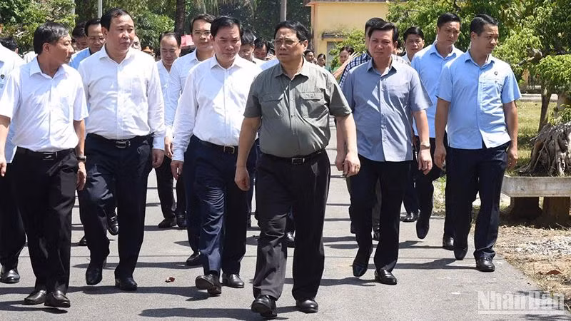 Thủ tướng Phạm Minh Chính thăm Trung tâm Điều dưỡng thương binh Nho Quan, tỉnh Ninh Bình.