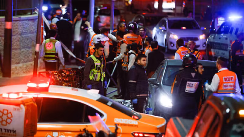 Lực lượng an ninh tại hiện trường vụ tấn công ở Neve Yaakov, Jerusalem. (Nguồn: timesofisrael.com)