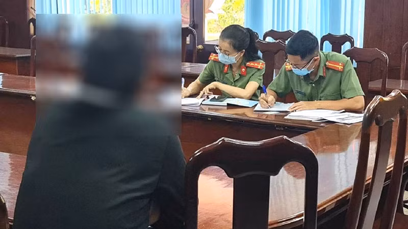 Đối tượng T. tại cơ quan Công an.