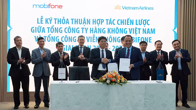 Tổng công ty hàng không Việt Nam - Vietnam Airlines ký kết hợp tác chiến lược giai đoạn 2023-2028 với Tổng công ty Viễn thông MobiFone.