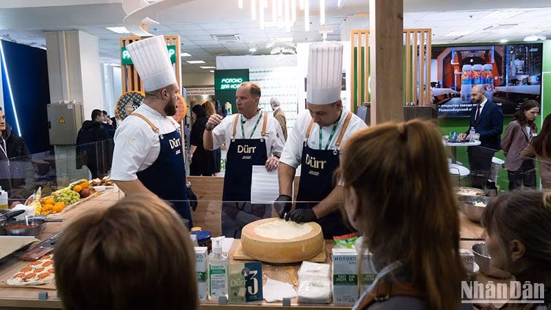 Một thương hiệu sản phẩm từ sữa tại triển lãm. (Ảnh: Thanh Thể)