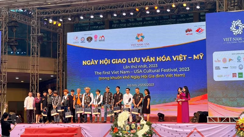 Không gian sân khấu của Lễ khai mạc.