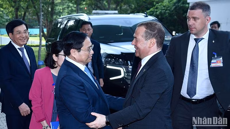 Thủ tướng Phạm Minh Chính đón Chủ tịch Đảng Nước Nga Thống nhất, Phó Chủ tịch Hội đồng An ninh Liên bang Nga Dmitry Medvedev.