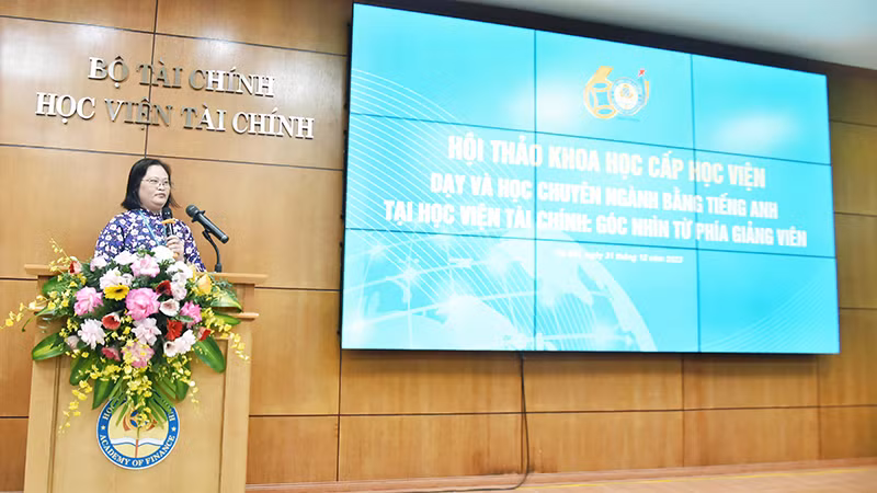 PGS, TS Trương Thị Thủy, Phó Bí thư Đảng ủy, Phó Giám đốc Học viện Tài chính phát biểu đề dẫn. PGS, TS Trương Thị Thủy, Phó Bí thư Đảng ủy, Phó Giám đốc Học viện Tài chính phát biểu đề dẫn.