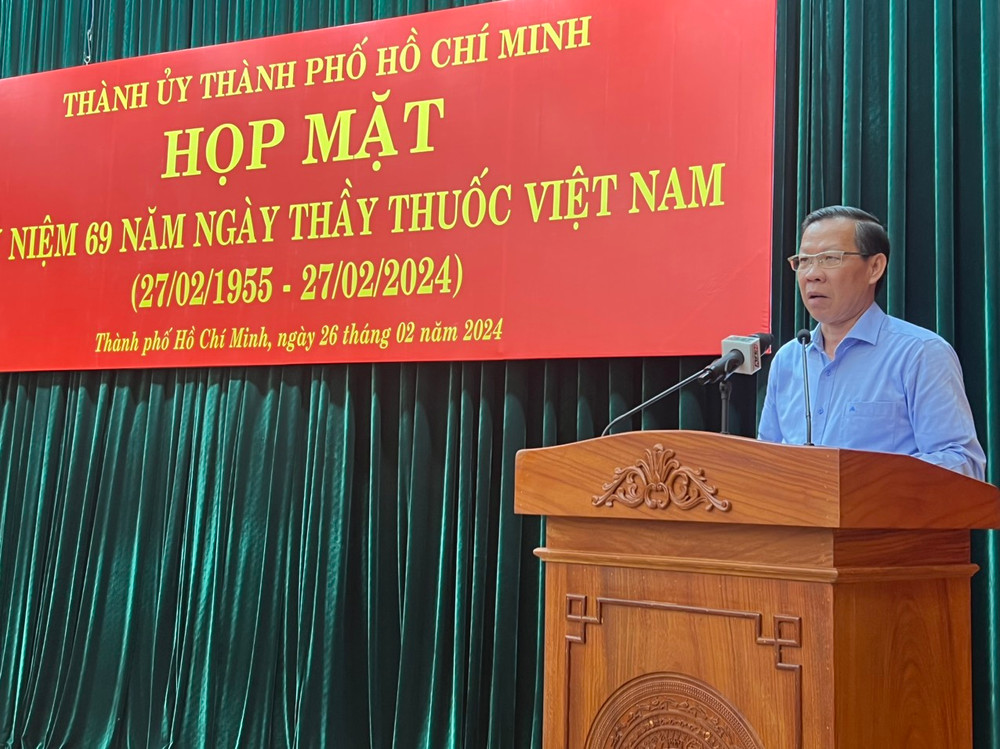 Đồng chí Phan Văn Mãi, Ủy viên Trung ương Đảng, Chủ tịch Uỷ ban nhân dân Thành phố Hồ Chí Minh phát biểu tại buổi họp mặt