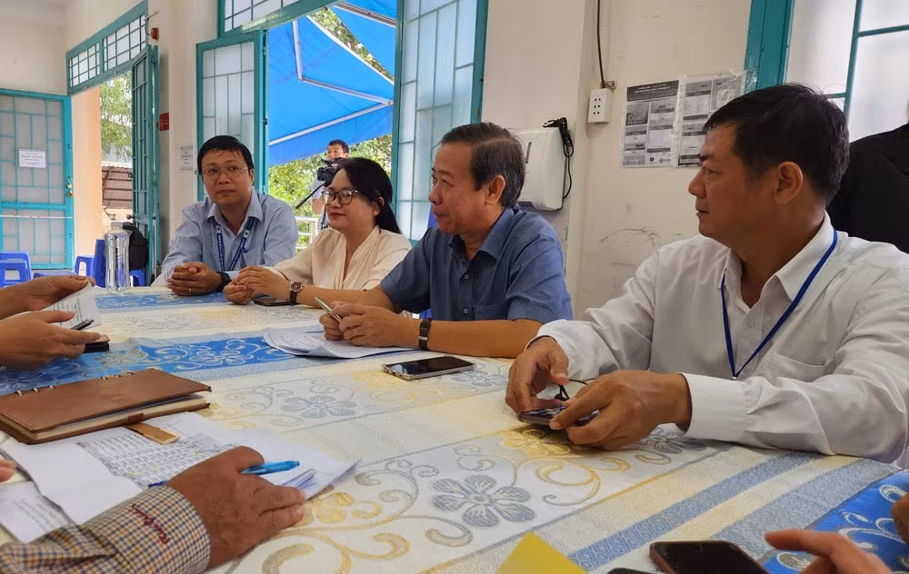 Đoàn giám sát do TS Nguyễn Văn Vĩnh Châu, Phó Giám đốc Sở Y tế Thành phố Hồ Chí Minh làm trưởng đoàn.