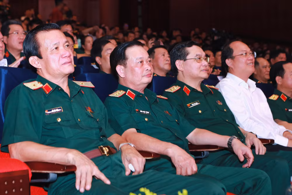 Các đại biểu tham dự Chương trình.