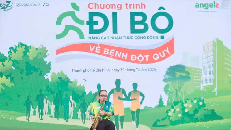 Nghệ sĩ saxophone Trần Mạnh Tuấn tham gia và trình diễn tại Chương trình.