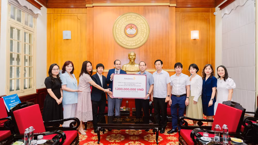 AstraZeneca Việt Nam đã ủng hộ 1,2 tỷ đồng hỗ trợ người dân khắc phục hậu quả sau bão thông qua Ủy ban Trung ương Mặt trận Tổ quốc Việt Nam