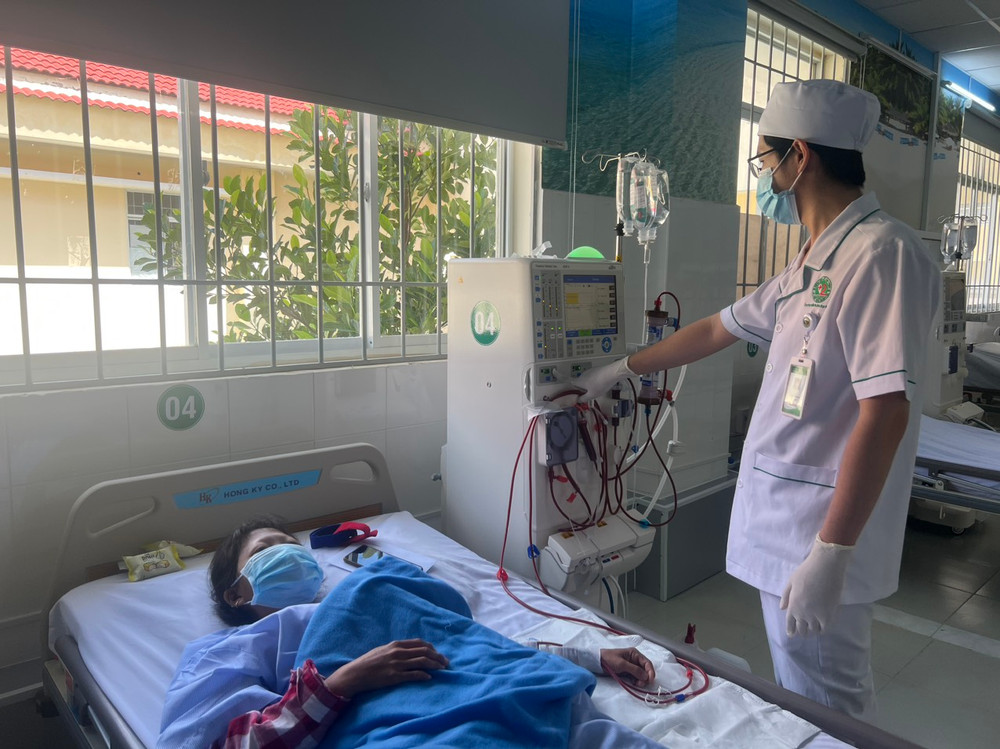 Lần đầu tiên bệnh nhân huyện Cần Giờ được chạy thận ngay tại địa phương.