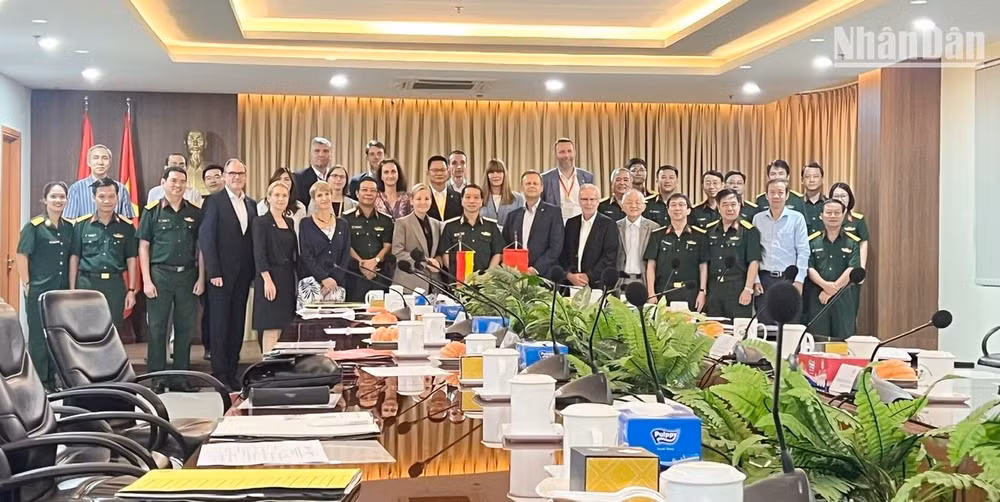 Các đại biểu tham dự chương trình. (Ảnh: Trí Văn)