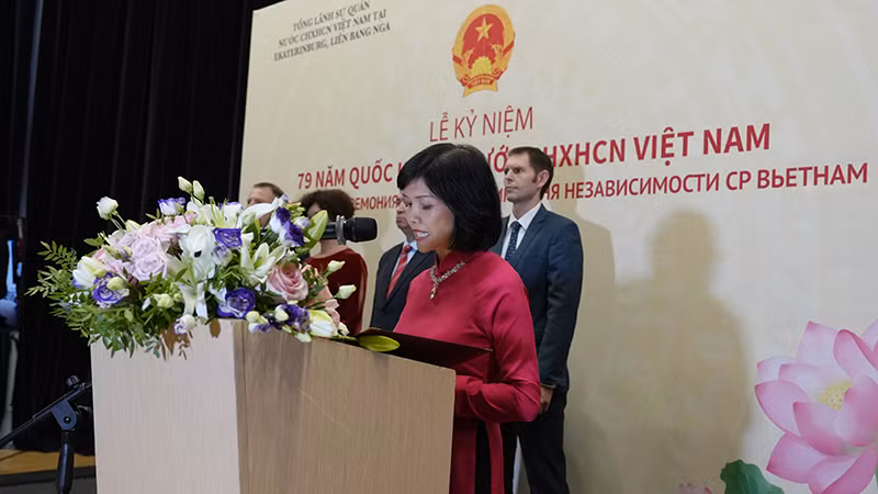 Tổng Lãnh sự Việt Nam tại Ekaterinburg Nguyễn Mai Hường phát biểu tại buổi lễ.