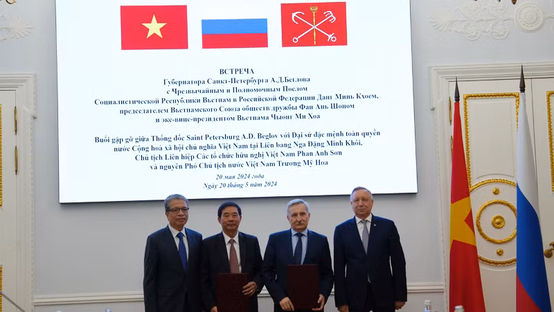 Lễ ký thỏa thuận hợp tác giữa Hội hữu nghị Việt-Nga và Đại học Sư phạm Quốc gia Nga mang tên Herzen. (Ảnh: XUÂN HƯNG)