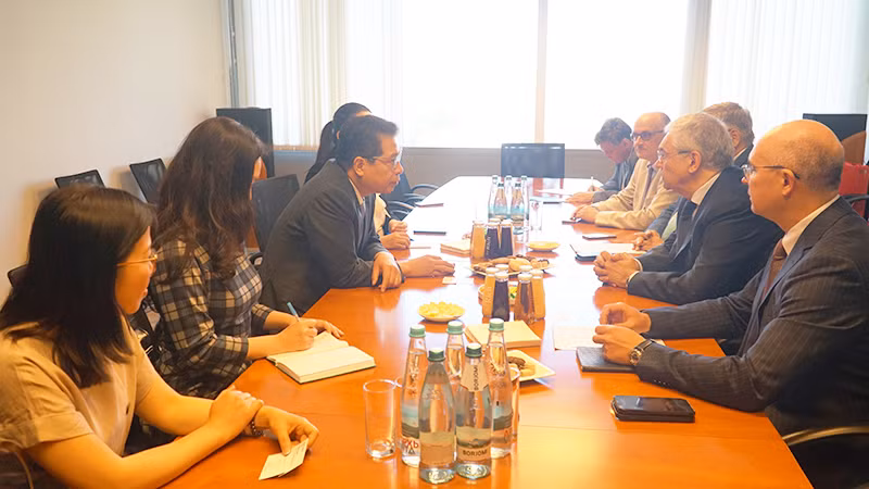 Cuộc gặp và làm việc của Đại sứ Đặng Minh Khôi với Ban Giám đốc VGTRK. (Ảnh: Xuân Hưng)