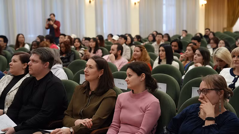 Đông đảo thầy cô và bạn bè quốc tế tham dự sự kiện. Ảnh: XUÂN HƯNG Đông đảo thầy cô và bạn bè quốc tế tham dự sự kiện. Ảnh: XUÂN HƯNG