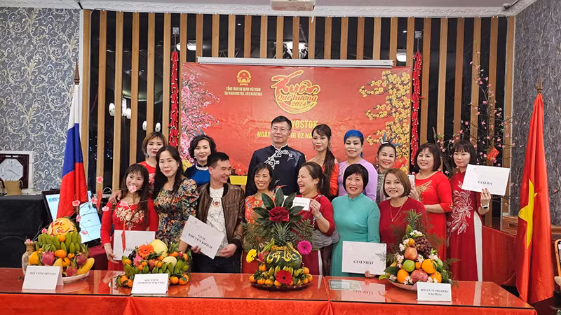 Bà con người Việt Nam tại Vladivostok tham dự chương trình Xuân Quê hương.