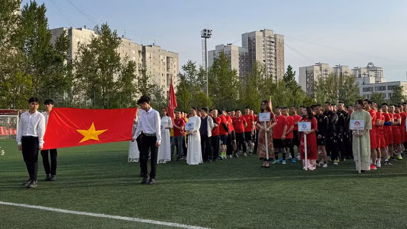 Lễ chào cờ khai mạc Giải bóng đá Lão tướng người Việt tại Nga 2025.