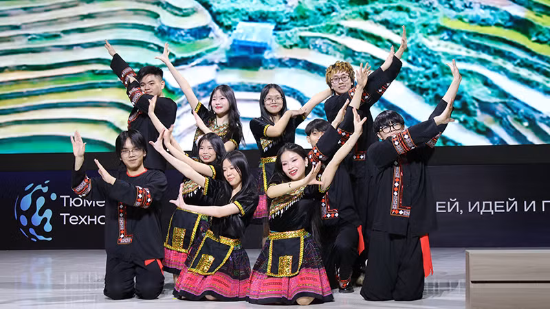 Các điệu múa của các bạn trẻ Việt Nam giúp bạn bè Nga hiểu hơn về những giá trị văn hóa và tinh hoa của nghệ thuật múa dân gian Việt Nam.