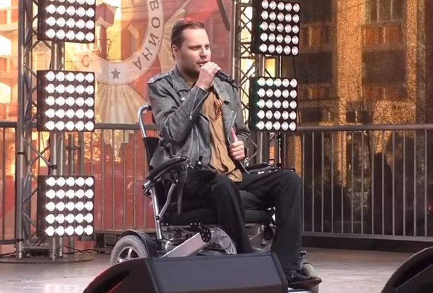 Maxim là một ca sĩ tài năng, từng học tại Khoa thanh nhạc hàn lâm Đại học tổng hợp sư phạm quốc gia Moskva. (Ảnh: LENTA.RU)