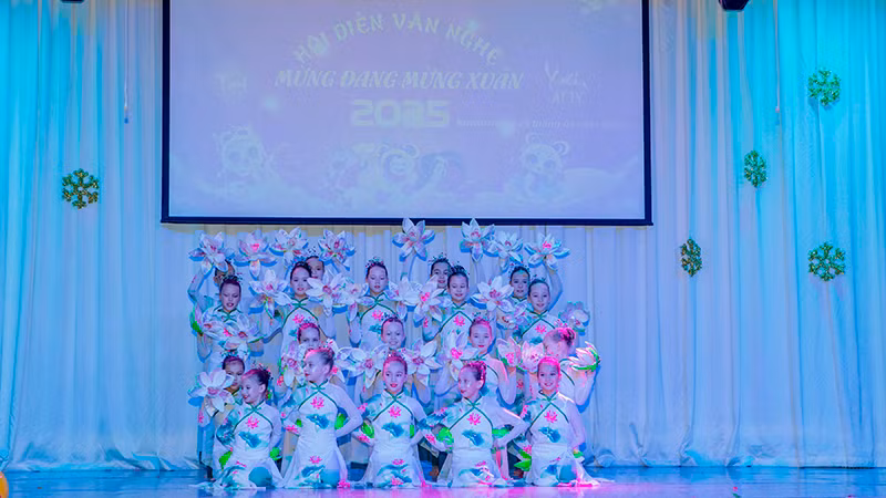 Nhóm múa trẻ em Nga biểu diễn tại chương trình (Ảnh: Ban Truyền thông sinh viên Thành phố Kazan)