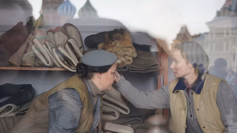 Tái hiện cảnh cấp phát quân trang trong thời chiến.